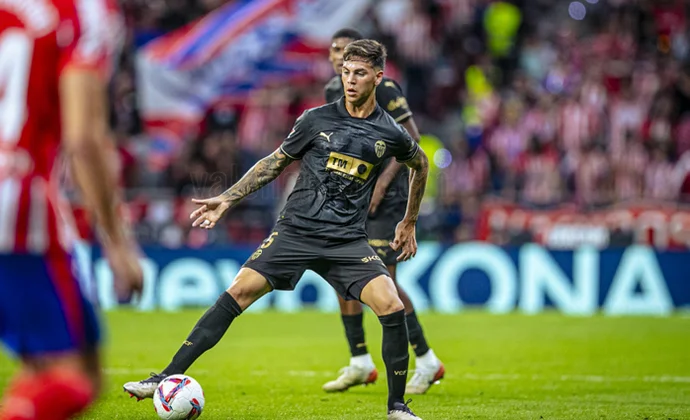 Enzo Barrenechea apunta a la titularidad contra el Girona