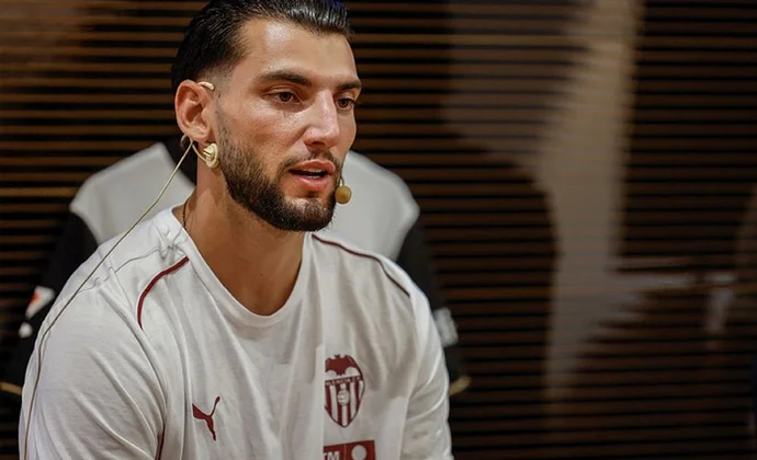 Rafa Mir se incorporará al grupo la semana que viene y aprovecha el castigo para recuperarse de unas molestias