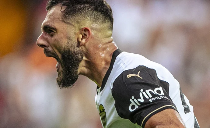 Hernández Hernández le da el primer gol del Valencia a Rioja