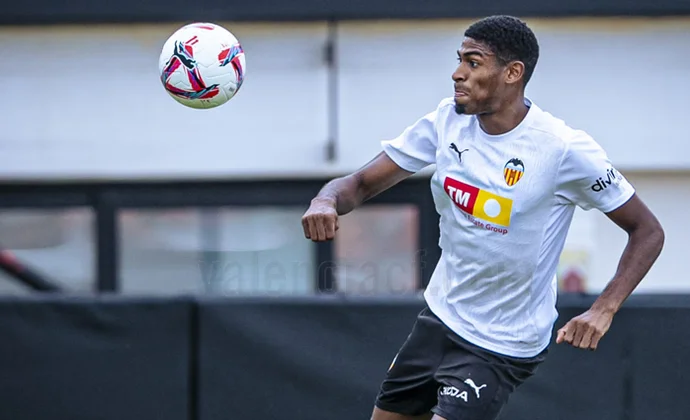 Sesión de recuperación en Paterna sin Rafa Mir ni los cuatro lesionados