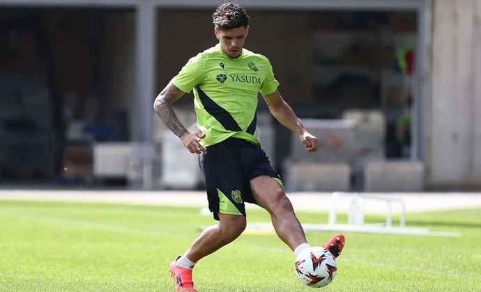 Brais y Javi López repiten con el grupo y Sadiq se ausenta por molestias