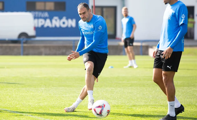 Tenaglia no entrena y es baja y Novoa es duda tras no completar la sesión