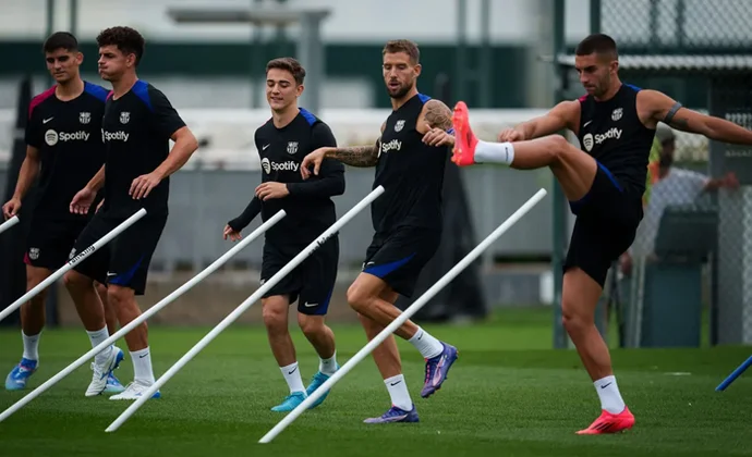 De Jong y Gavi completan otra sesión con el grupo