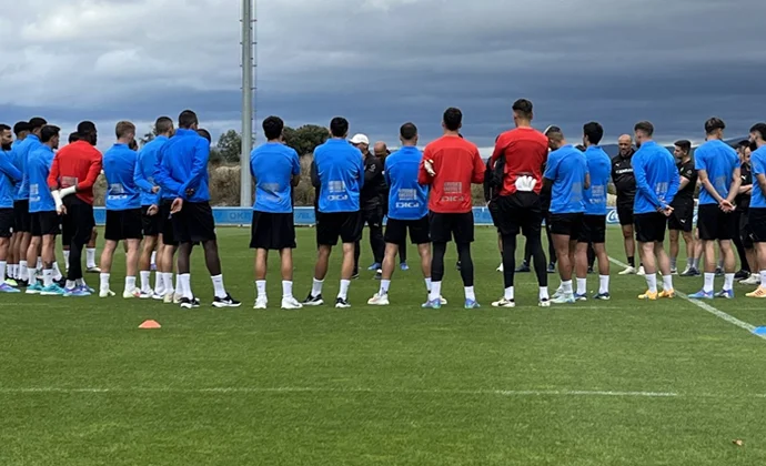 El Alavés retoma los entrenamientos pendientes de Tenaglia y con más rotaciones en mente