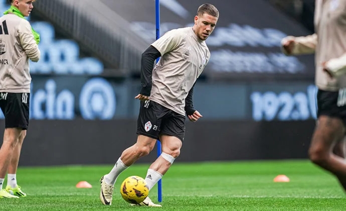 Ristic hace parte de la sesión con el grupo. Mingueza y De la Torre, bajas