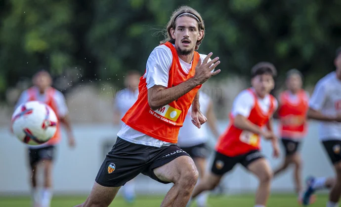 El Valencia retoma los entrenamientos con tres bajas y con Mosquera gestionando las cargas