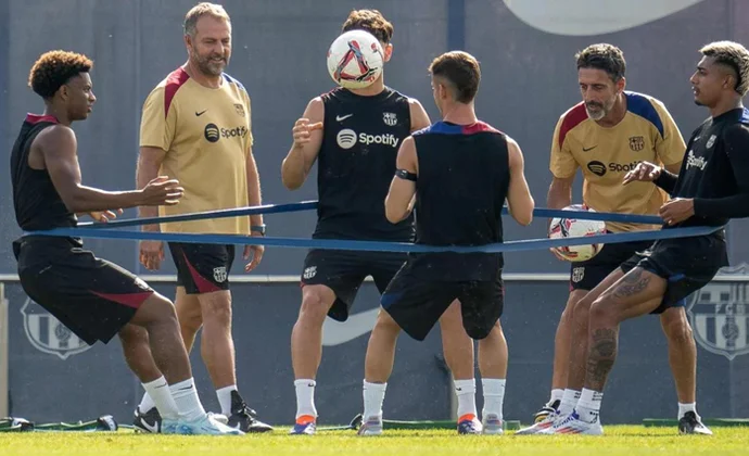 Sesión de recuperación con cuidados para Yamal y sin el alta de Gavi y De Jong