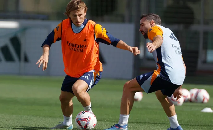 El Real Madrid ya prepara el derbi con la vuelta de Carvajal al grupo y Camavinga parcialmente