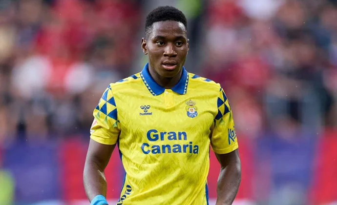 Essugo, sustituido por calambres en los gemelos y sin lesión detectada