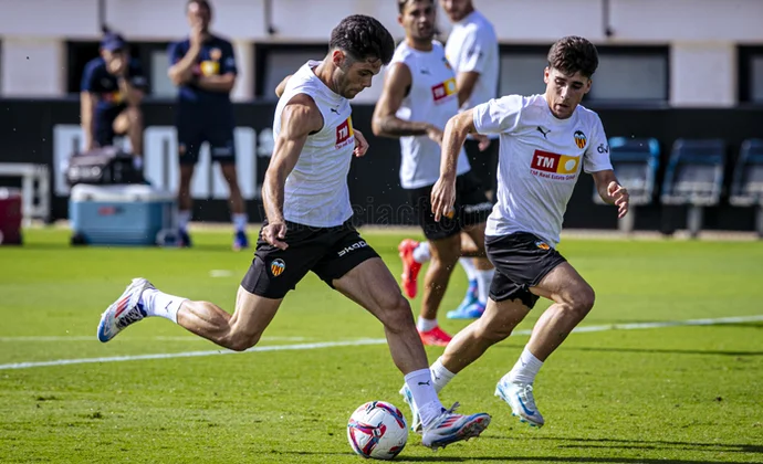 Rafa Mir vuelve al gimnasio y es duda para viajar a San Sebastián