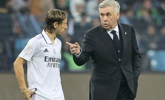 El 4-4-2 planea nuevamente sobre la mente de Ancelotti tras la lesión de Mbappé