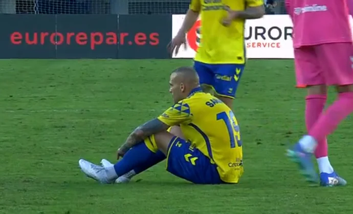 Sandro Ramírez se retiró lesionado del partido contra el Real Betis