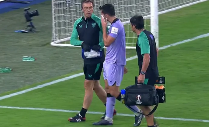 Vivian tuvo que ser sustituido tras sufrir un fuerte golpe en el pómulo