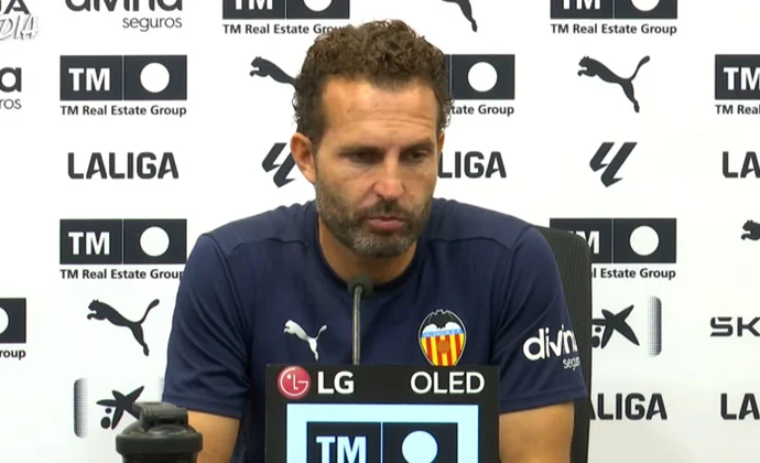 Baraja, sobre Rafa Mir, Caufriez, Duro, Diakhaby, Gayà, Canós, Guerra y la Real Sociedad