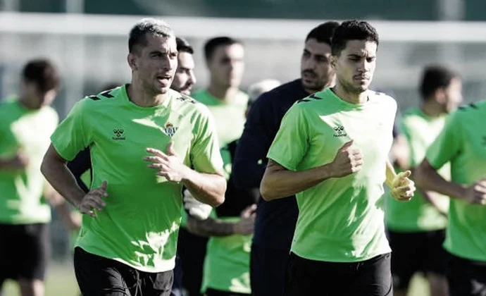 Bartra se prueba con el grupo y Vitor Roque continúa al margen