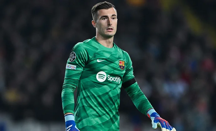 Según Marca, Flick le ha prometido la titularidad a Iñaki Peña aunque llegue Szczesny