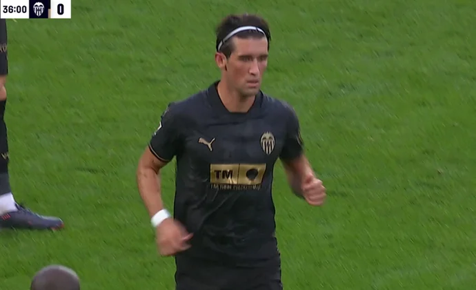 Baraja señala a Jesús Vázquez y lo sustituye antes del descanso