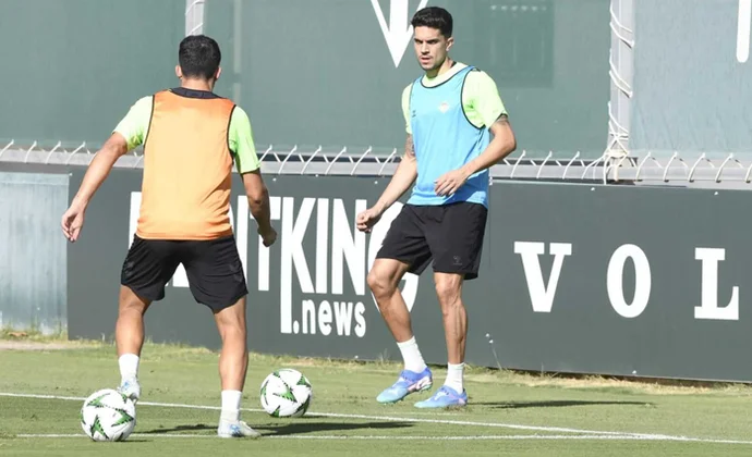 Bartra empieza la semana entrenando con el grupo y Pellegrini tiene tres bajas