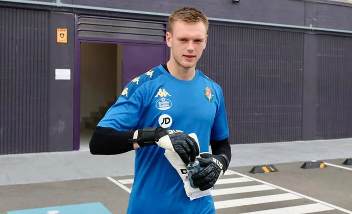 Karl Hein se somete a pruebas por una torcedura de tobillo