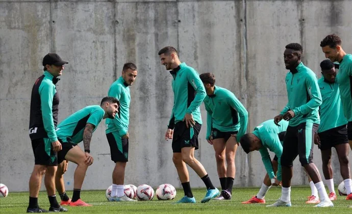 Sancet y Ander Herrera se incorporan al grupo. Prados y Yeray siguen al margen