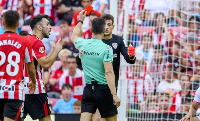 El Athletic recurre la tarjeta roja que vio Agirrezabala contra el Sevilla
