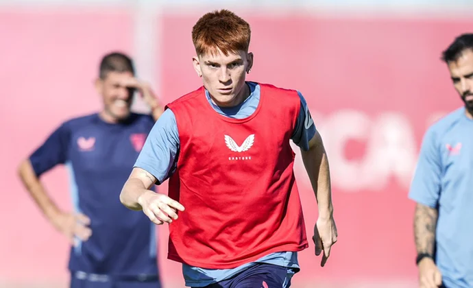 Lokonga suma otra sesión, pero Jesús Navas e Isaac Romero no se ejercitan con normalidad