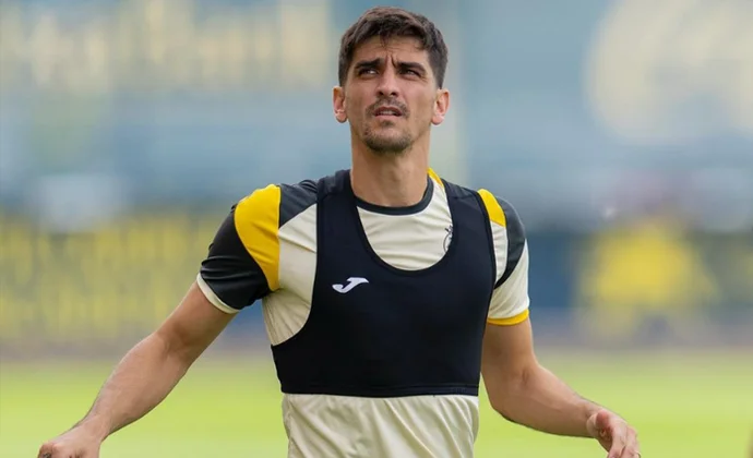 Gerard Moreno ya pisa césped con el objetivo de volver tras el parón