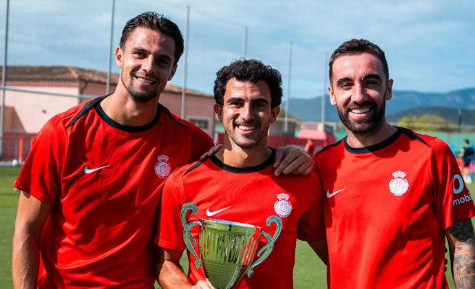 Valjent participa en la sesión de fut-tenis y Japón descarta a Asano