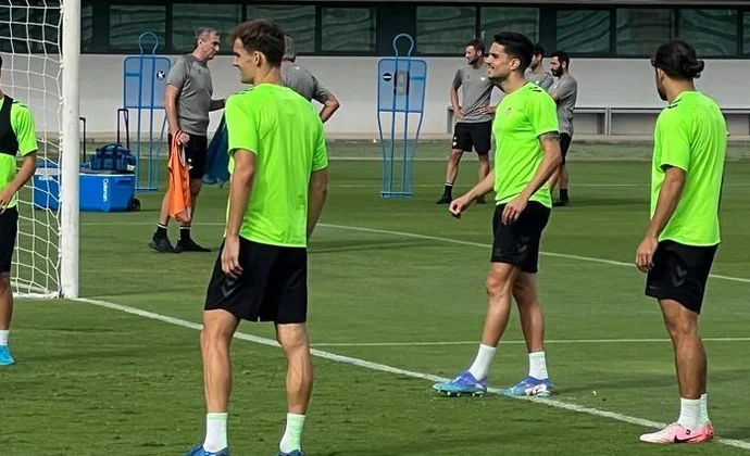 Isco, Sabaly y Carvalho, únicas bajas en la sesión previa al derbi