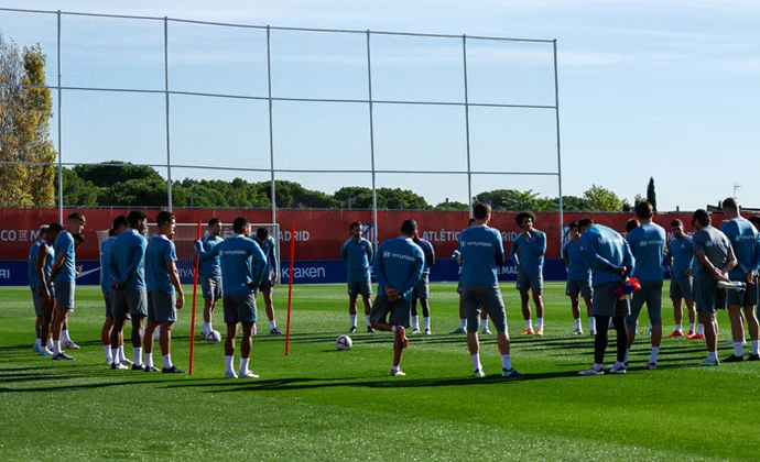 Simeone vuelve a ensayar con Lenglet y Galán para visitar el Reale Arena