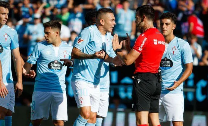 El Celta recurre al Comité las tarjetas rojas de Aspas y Moriba