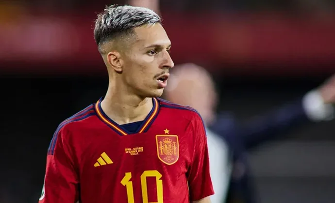 Luis de la Fuente cita a Bryan Zaragoza y Bryan Gil para sustituir a Ferran y Carvajal