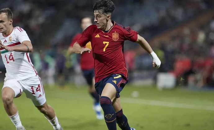 Cinco jugadores del Valencia se marchan con sus respectivas selecciones