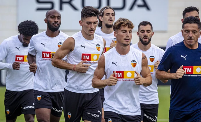 Vuelta al trabajo en Paterna con Gayà y Jaume integrados, pero sin los tres lesionados ni los internacionales