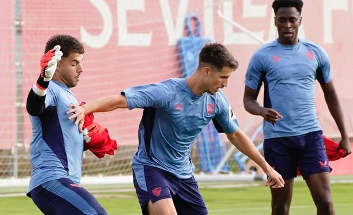 Isaac Romero y Jesús Navas siguen al margen del grupo este miércoles