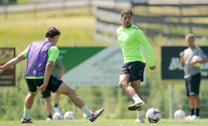 Cardoso. Marc Roca y Bellerín trabajan al margen y Perraud se ausenta por paternidad