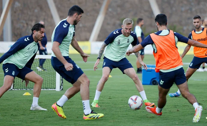 McKenna no viajará con Escocia, Cillessen ya hace portería y Moleiro sigue gestionando cargas