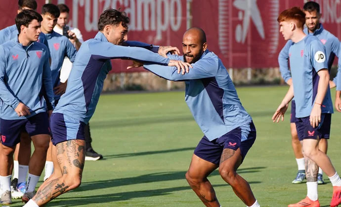 Jesús Navas vuelve al grupo. Romero, Söw y Saúl, al margen