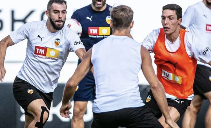 Último entrenamiento antes de volar a México sin Hugo Duro, que no viajará