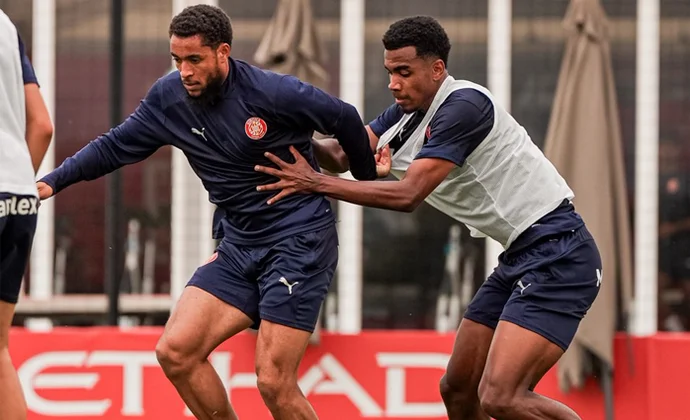 El Girona vuelve al trabajo con seis jugadores en la enfermería y pendientes de Bryan Gil