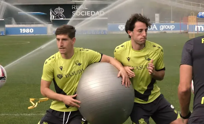 La Real Sociedad retoma los entrenamientos sin los dos lesionados ni los internacionales
