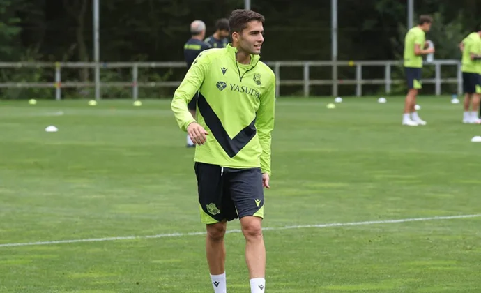 Zakharyan no pudo probarse hoy con el grupo por enfermedad