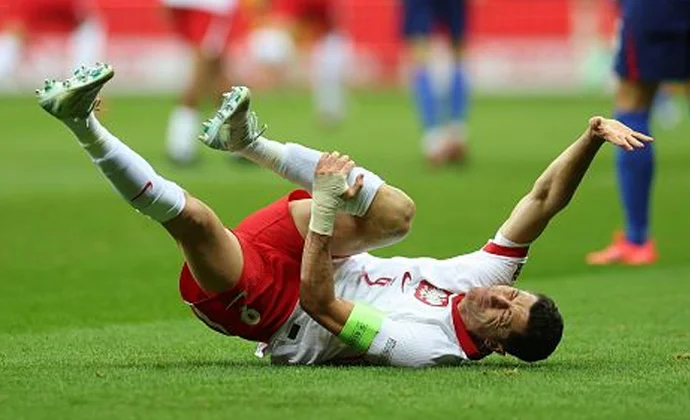 La entrada de Livakovic a Lewandowski se queda en un susto