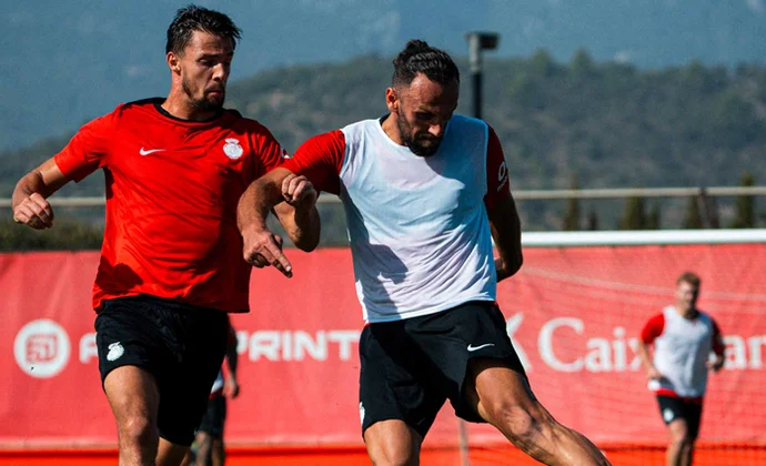 Muriqi repite con el grupo y Navarro es el primero en regresar