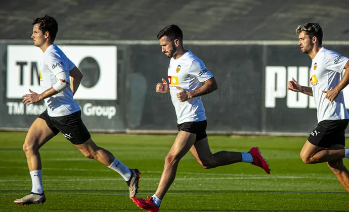 Vuelta al trabajo en Paterna con Gayà, Duro y cuatro de los cinco internacionales