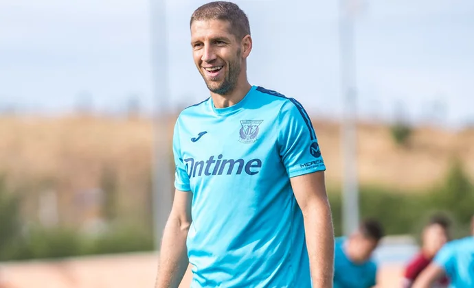 Haller, Nastasic, Óscar y Tapia completan la sesión y Naïm es la única baja