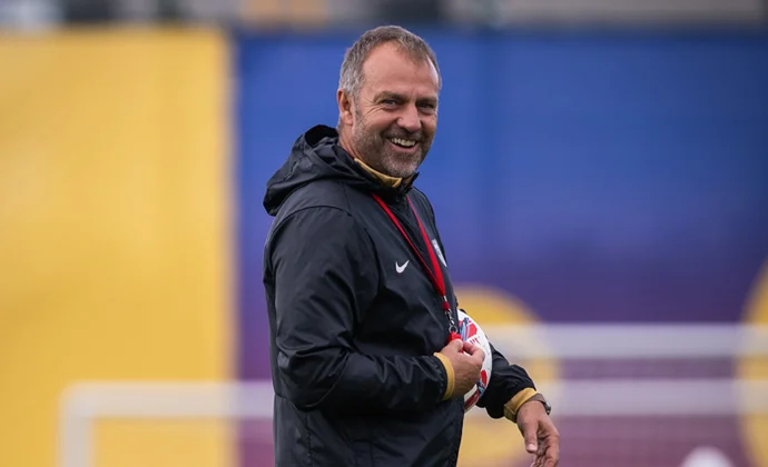 Frenkie de Jong no completa la sesión del sábado por molestias