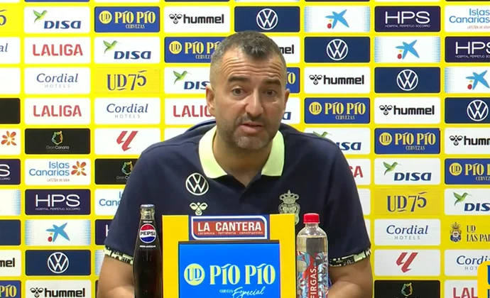 Diego Martínez habla del Valencia, pero evita dar información sobre Sandro, Moleiro, Marc Cardona, Fabio Silva y Essugo