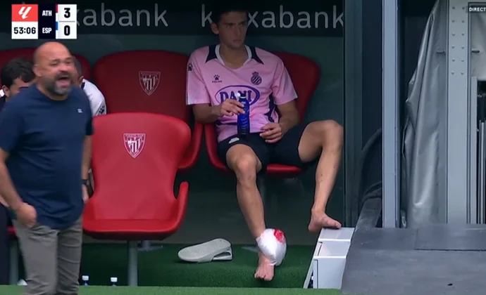 Gragera, con hielo en el tobillo tras su sustitución en el descanso