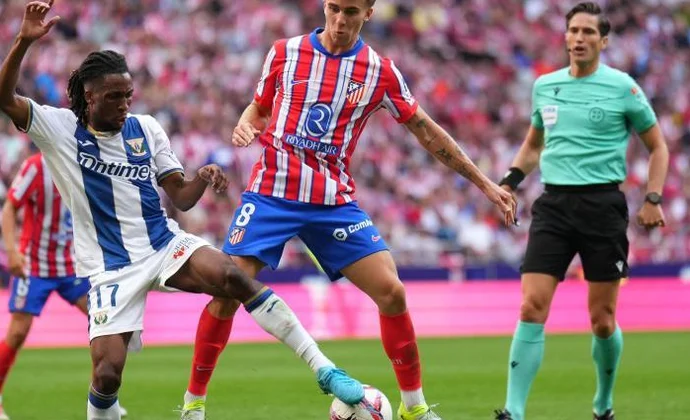 Lenglet y Barrios terminan el partido lesionados